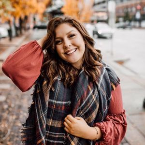 Meet your Posher, Chloe